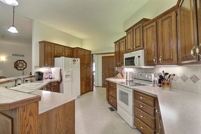 241 S Maple Dunes Ct, Wichita, KS 67235