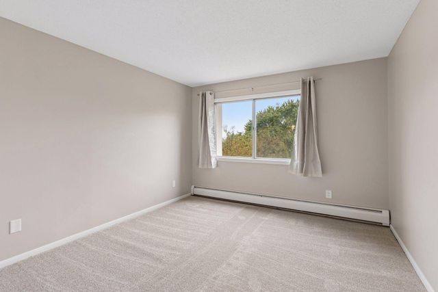 2800 Hillsboro Avenue N 307, New Hope, MN 55427