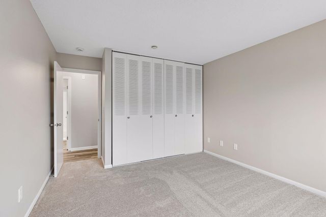 2800 Hillsboro Avenue N 307, New Hope, MN 55427