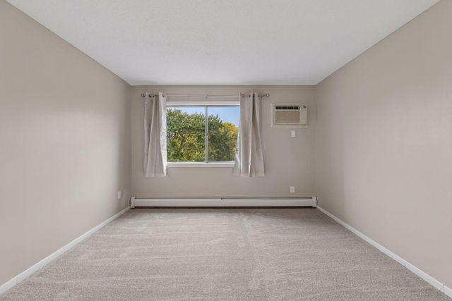2800 Hillsboro Avenue N 307, New Hope, MN 55427