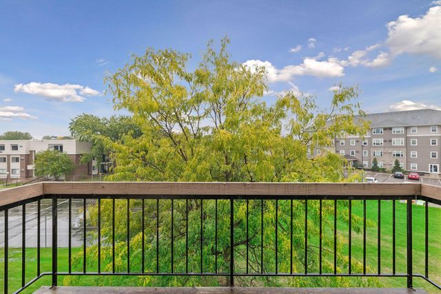 2800 Hillsboro Avenue N 307, New Hope, MN 55427