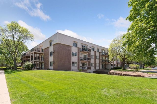 2800 Hillsboro Avenue N 307, New Hope, MN 55427