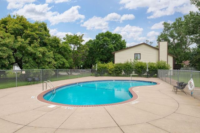 2800 Hillsboro Avenue N 307, New Hope, MN 55427
