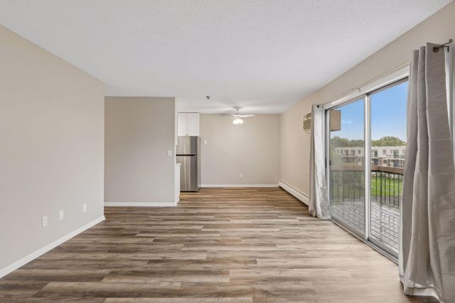 2800 Hillsboro Avenue N 307, New Hope, MN 55427