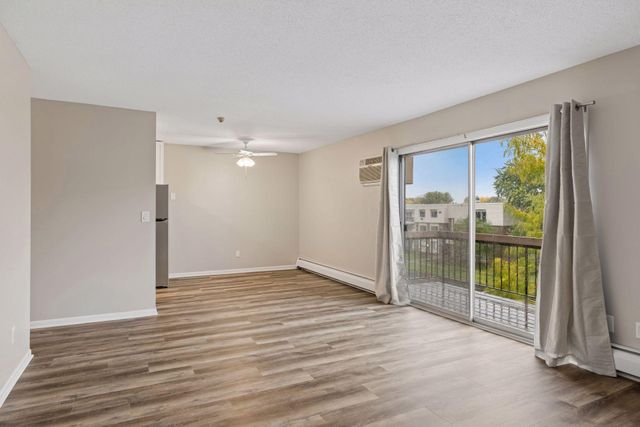 2800 Hillsboro Avenue N 307, New Hope, MN 55427