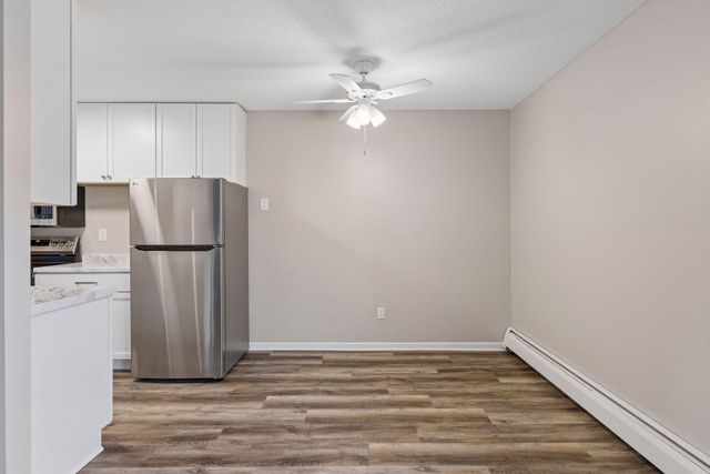 2800 Hillsboro Avenue N 307, New Hope, MN 55427