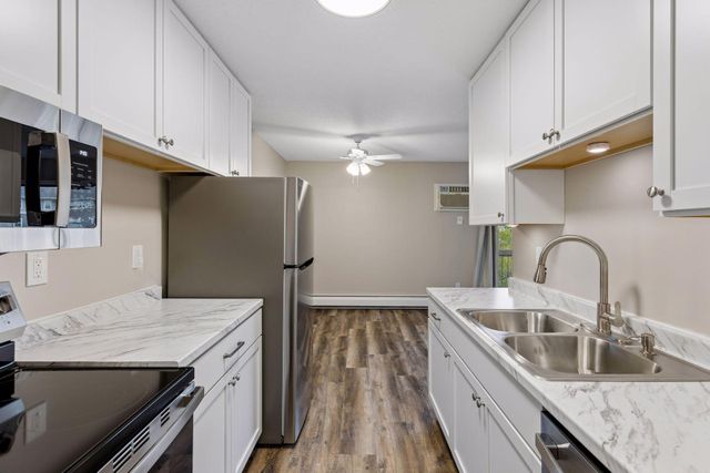 2800 Hillsboro Avenue N 307, New Hope, MN 55427