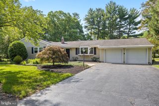 9 CANOE BROOK DR, Princeton Junction, NJ 08550