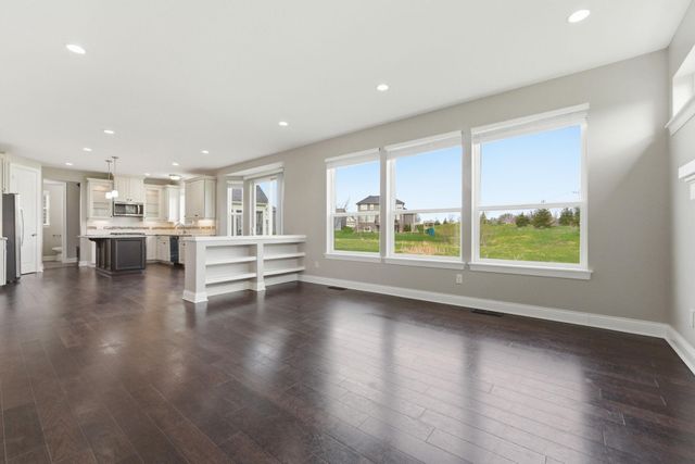 4042 Grand Chevalle Parkway, Chaska, MN 55318