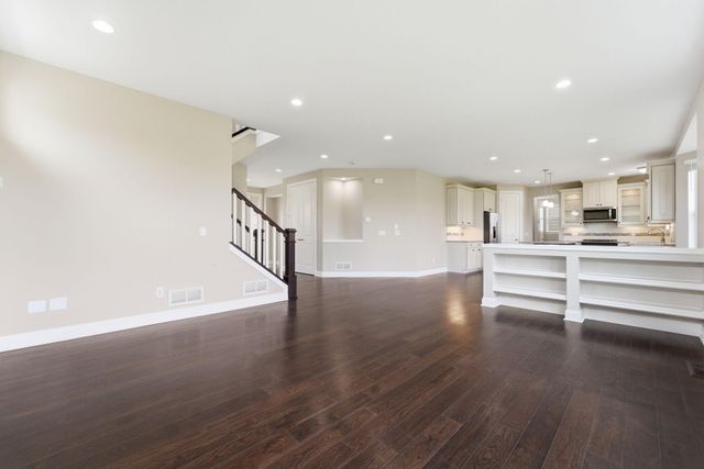 4042 Grand Chevalle Parkway, Chaska, MN 55318