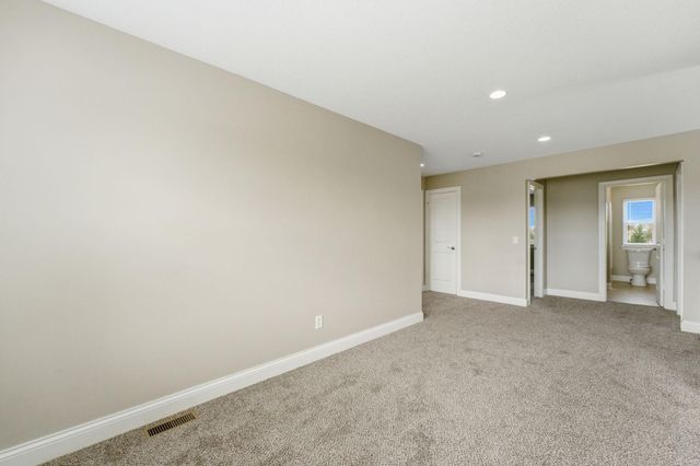 4042 Grand Chevalle Parkway, Chaska, MN 55318