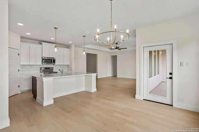 1901 N Chateau Lane, Kerrville, TX 78028