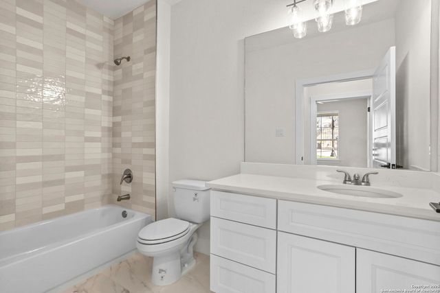 1901 N Chateau Lane, Kerrville, TX 78028