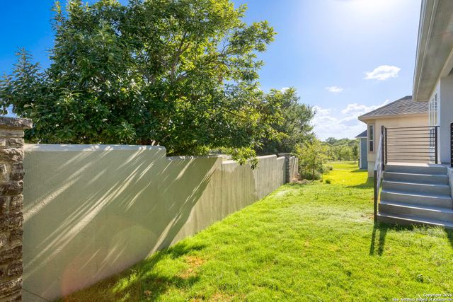 1901 N Chateau Lane, Kerrville, TX 78028