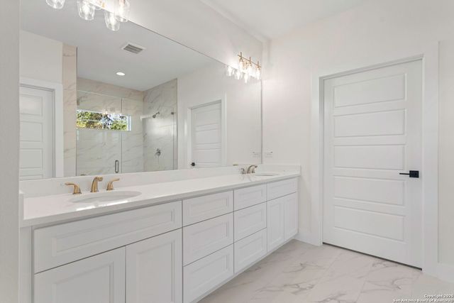 1901 N Chateau Lane, Kerrville, TX 78028