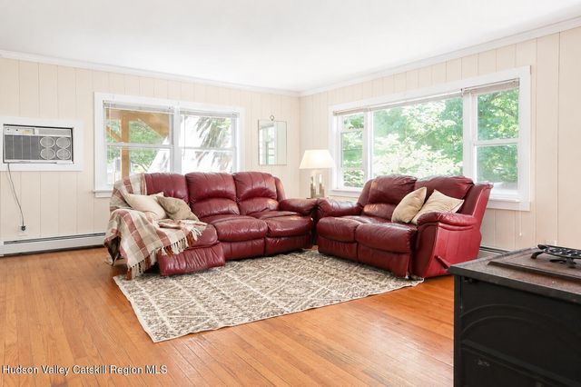 40 Simmons Drive, Woodstock, NY 12498
