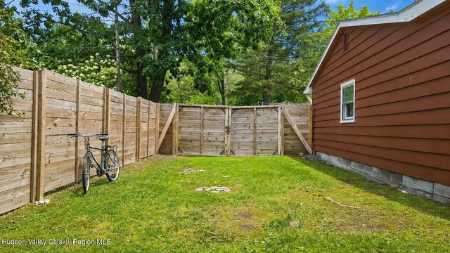 40 Simmons Drive, Woodstock, NY 12498