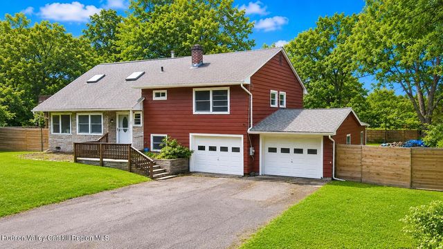 40 Simmons Drive, Woodstock, NY 12498