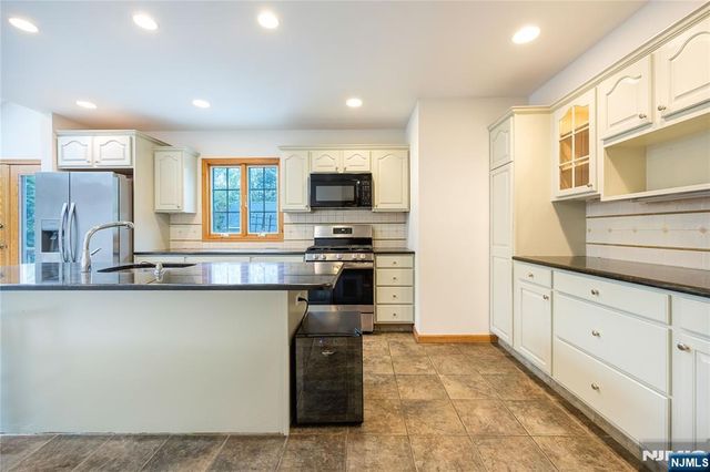 75 Columbus Drive, Tenafly, NJ 07670