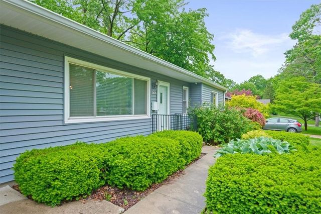 3428 W 77th Terrace, Prairie Village, KS 66208