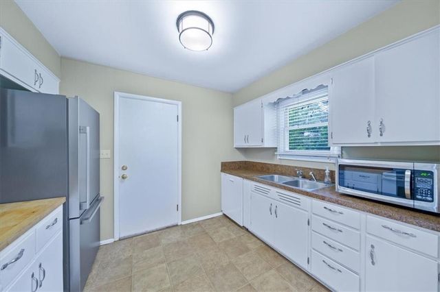 3428 W 77th Terrace, Prairie Village, KS 66208