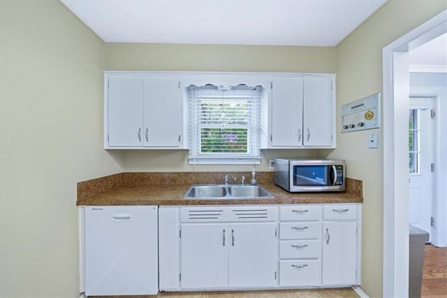 3428 W 77th Terrace, Prairie Village, KS 66208