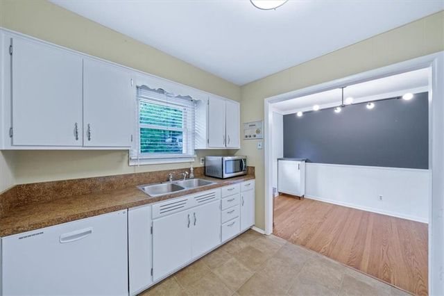 3428 W 77th Terrace, Prairie Village, KS 66208