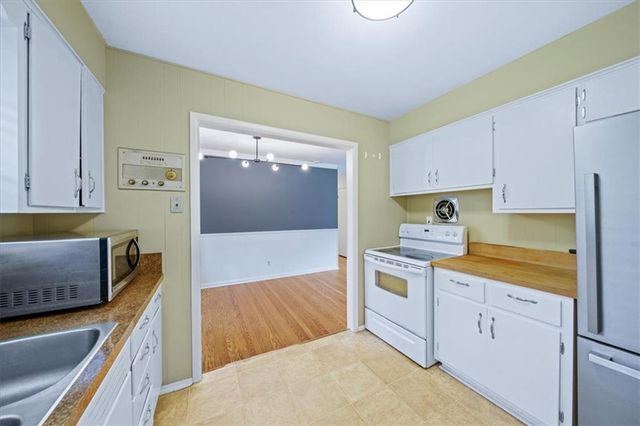 3428 W 77th Terrace, Prairie Village, KS 66208