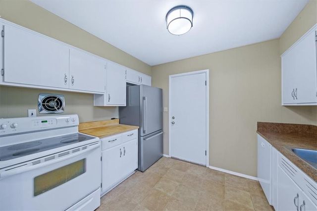 3428 W 77th Terrace, Prairie Village, KS 66208