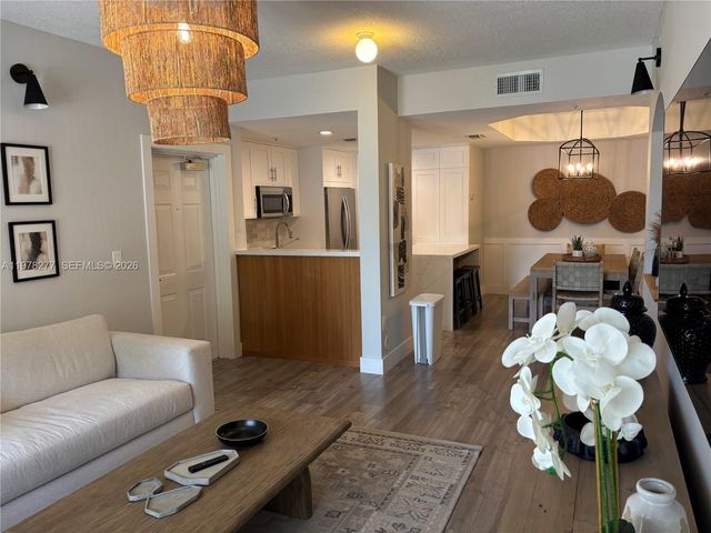 6700 NW 114th Ave 902, Doral, FL 33178