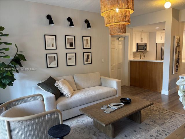 6700 NW 114th Ave 902, Doral, FL 33178