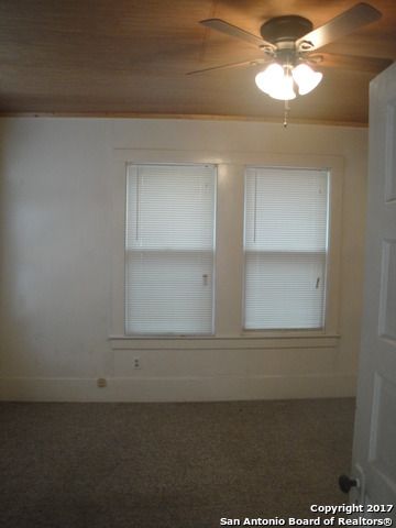 615 ELM ST, Seguin, TX 78155