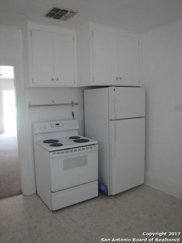 615 ELM ST, Seguin, TX 78155
