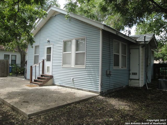 615 ELM ST, Seguin, TX 78155