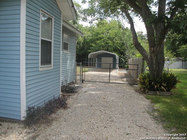 615 ELM ST, Seguin, TX 78155