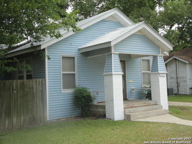 615 ELM ST, Seguin, TX 78155