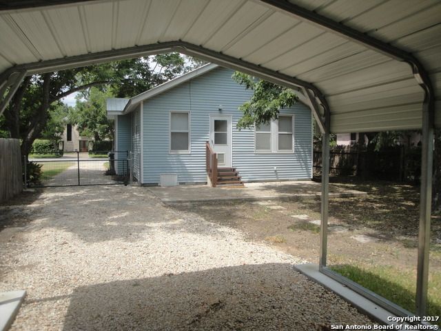 615 ELM ST, Seguin, TX 78155