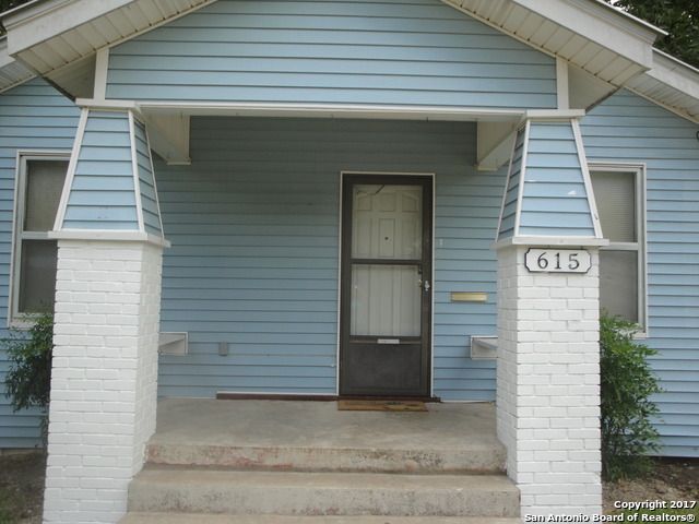 615 ELM ST, Seguin, TX 78155