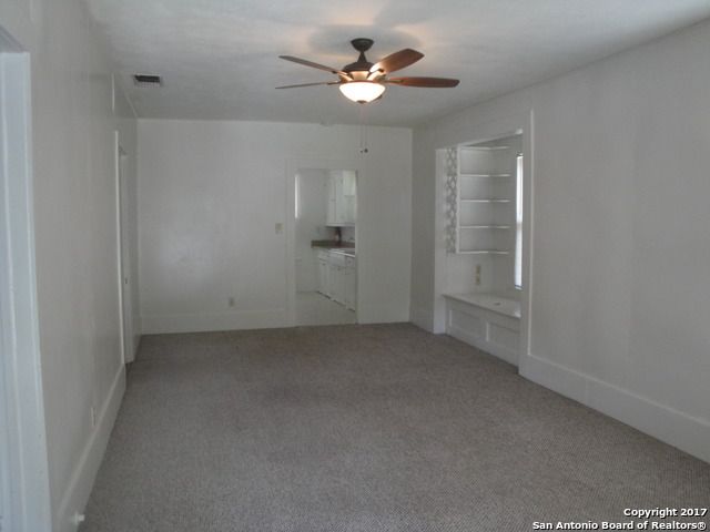 615 ELM ST, Seguin, TX 78155