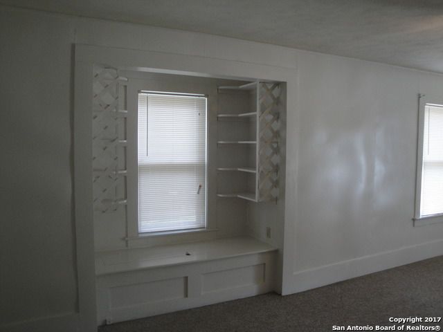 615 ELM ST, Seguin, TX 78155