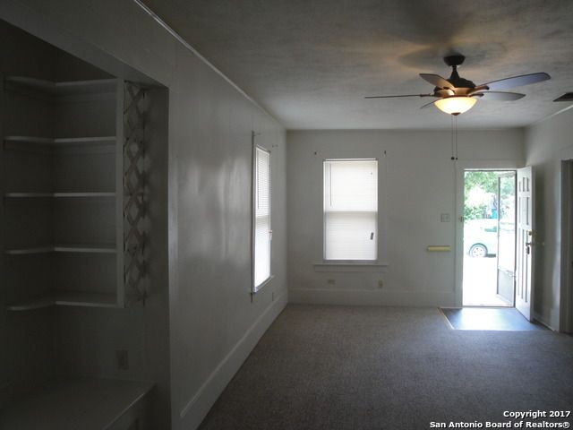 615 ELM ST, Seguin, TX 78155