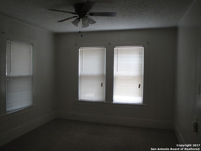 615 ELM ST, Seguin, TX 78155