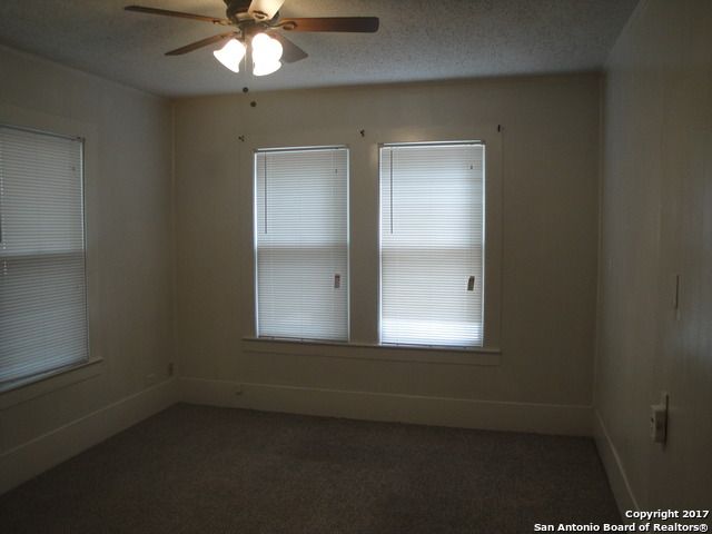 615 ELM ST, Seguin, TX 78155
