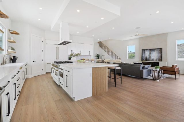 1850 Illion St, San Diego, CA 92110