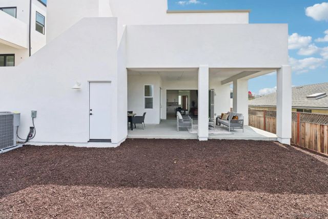1850 Illion St, San Diego, CA 92110
