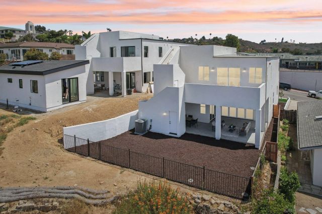 1850 Illion St, San Diego, CA 92110
