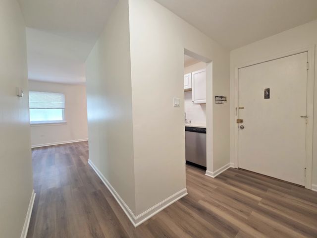889 TRACE Drive 107, Buffalo Grove, IL 60089