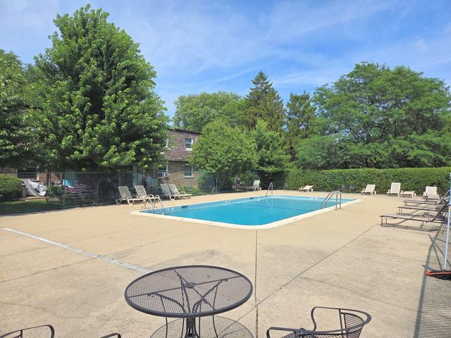 889 TRACE Drive 107, Buffalo Grove, IL 60089
