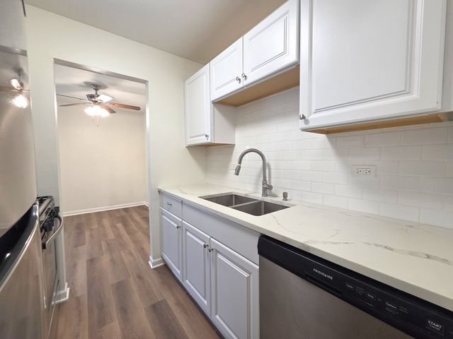 889 TRACE Drive 107, Buffalo Grove, IL 60089