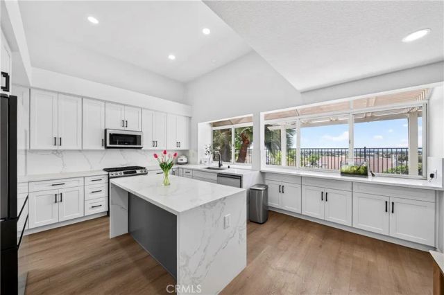 16027 Crestline, La Mirada, CA 90638